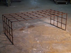 Mesa de centro con hierro corrugado oxido